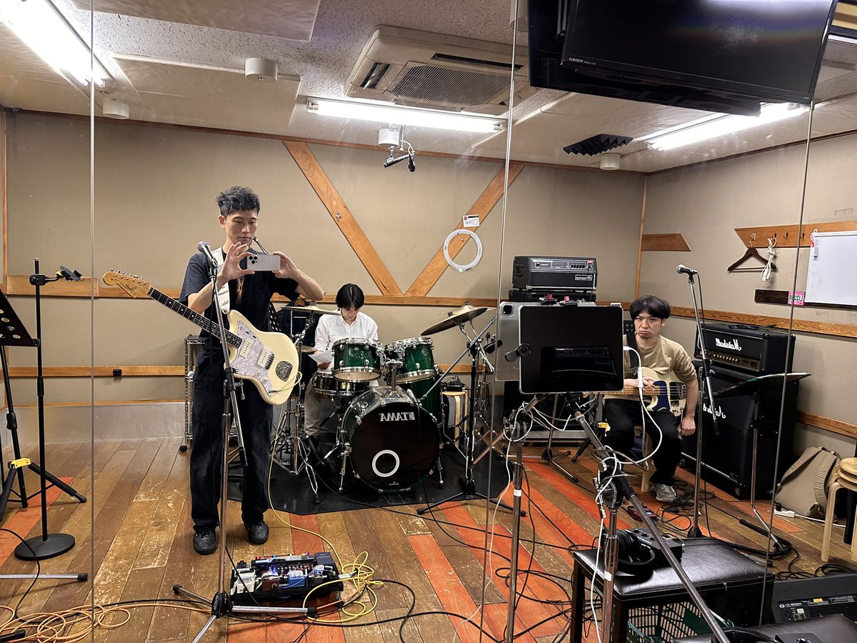 cnnheadliners's tweet photo. 新曲着々と出来てます！アルバム来年完成予定！ https://t.co/OXj38CbtwO