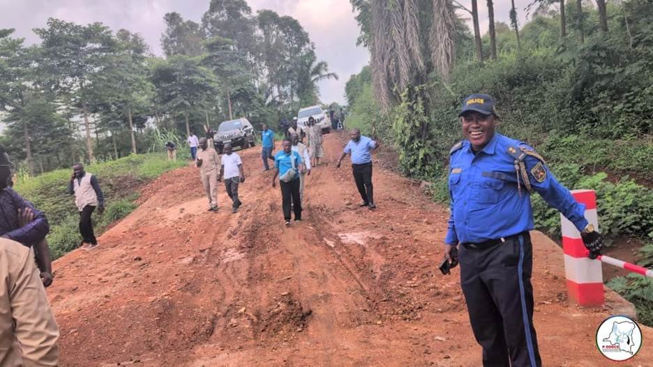 pddrcs's tweet photo. #Mambango : les ex-combattants au cœur des travaux de réhabilitation routière du projet RESET mis en œuvre par l'OIM. 🏗️🛣️🤝 #Mambango #Excombattants #Réhabilitation #Projet
@Presidence_RDC @PrimatureRDC @PDDRCSNK @IOMinDRC
https://t.co/qgLAfpGRc6 https://t.co/Kfdz00LY5X