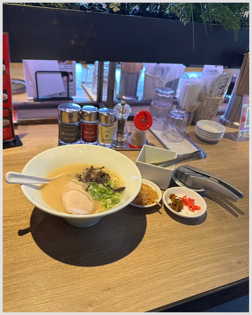 kiyoofdeath's tweet photo. 白丸元味 at 一風堂 札幌平岡店

#Ippudo 星人𝗐
What's up??
1985年福岡県に創業㊗︎国内約150店舗海外約300店舗を構えるメガチェーン店!博多とんこつラーメンの伝統的な製法を踏襲しながら独自の「熟かさね製法」で味に何層もの深みを実現!公式アプリ5週連続クーポン5週目替玉×2玉無料!#無限替玉🤣🫶 https://t.co/ptz4JUkmxR