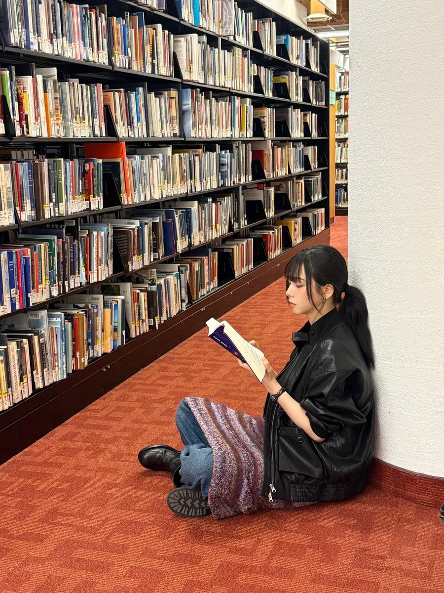 JENRINAES's tweet photo. karina being a massive bookworm is impressive as hell😭 she’s out here with a whole list like this while doing group activities, brand deals, solo schedules nonstop

the range is wild too, from classics to hidden gems &amp; feminist literature. she’s the coolest fr https://t.co/RbP0ZWRN86