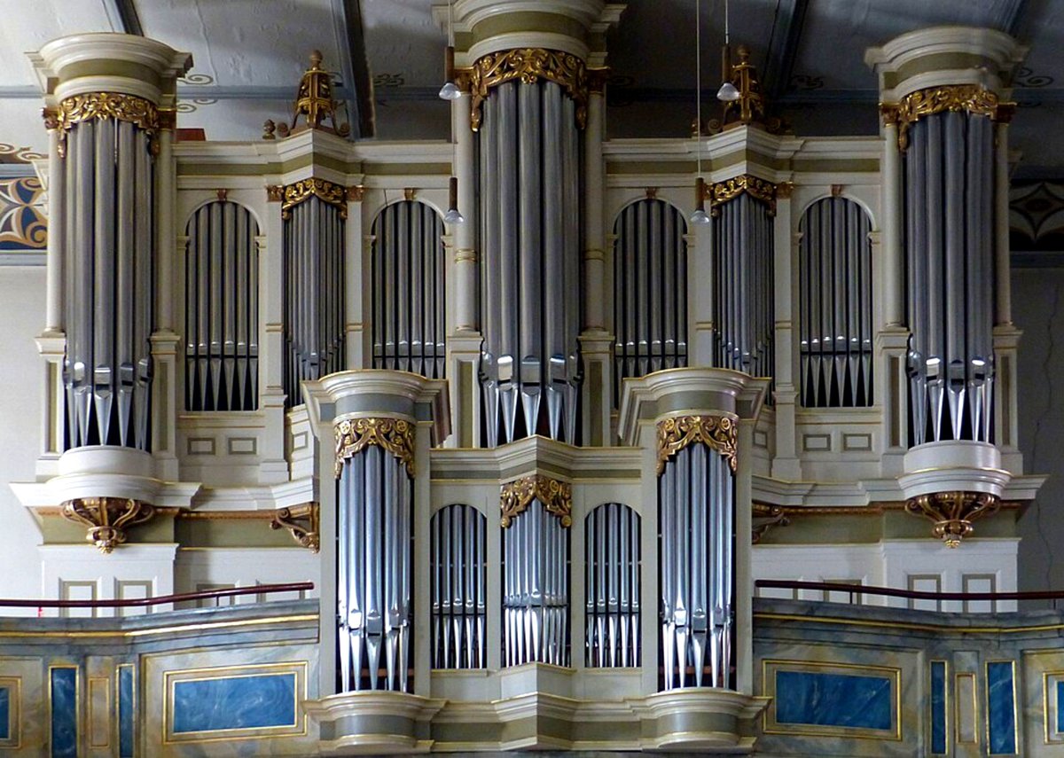 nikolausmella's tweet photo. Today marks the 319th anniversary of the death of the German #organist, #kantor (Stadtkirche Göppingen) & #baroque composer, Georg Daniel #Speer. :-) 🍁 † Göppingen 🇩🇪 #Deutschland #Germany
Die Orgel der Stadtkirche Göppingen.
📸: Rolf Ulmer, 16th June 2017. https://t.co/wZzPtEBuGG