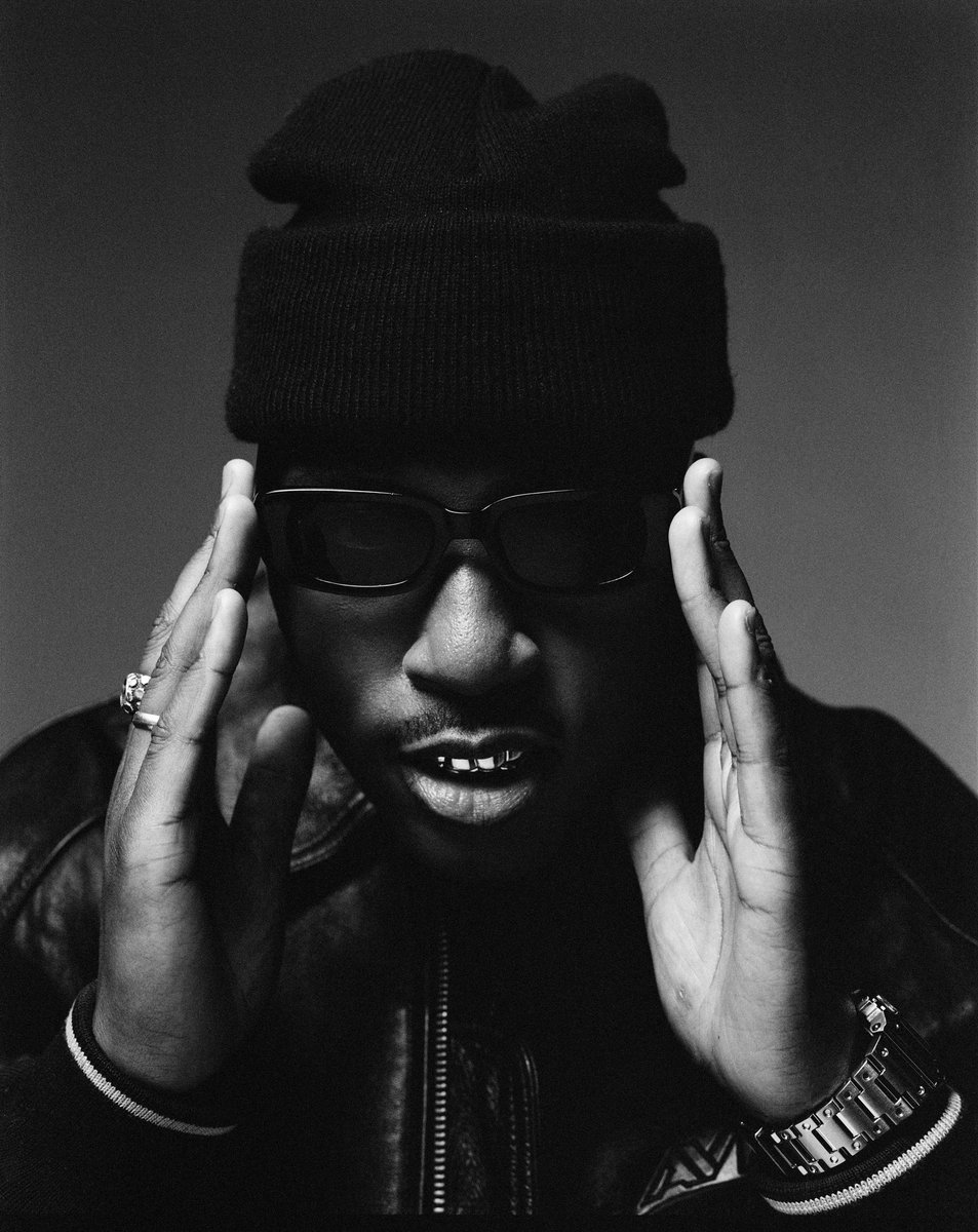 DeezerFR's tweet photo. Moussa Magassa, dit Prince Waly,  nous a quittés le 4 octobre à 34 ans.

Avec son premier album « Moussa », il avait mis en mots son histoire et ses combats, avec une plume et une élégance que personne d'autre n'avait. 
Respecté par toutes les générations du rap francophone, il restera une figure marquante.

Pensées pour Julia, sa famille et ses proches.

Repose en paix, Prince Waly. 🕊️