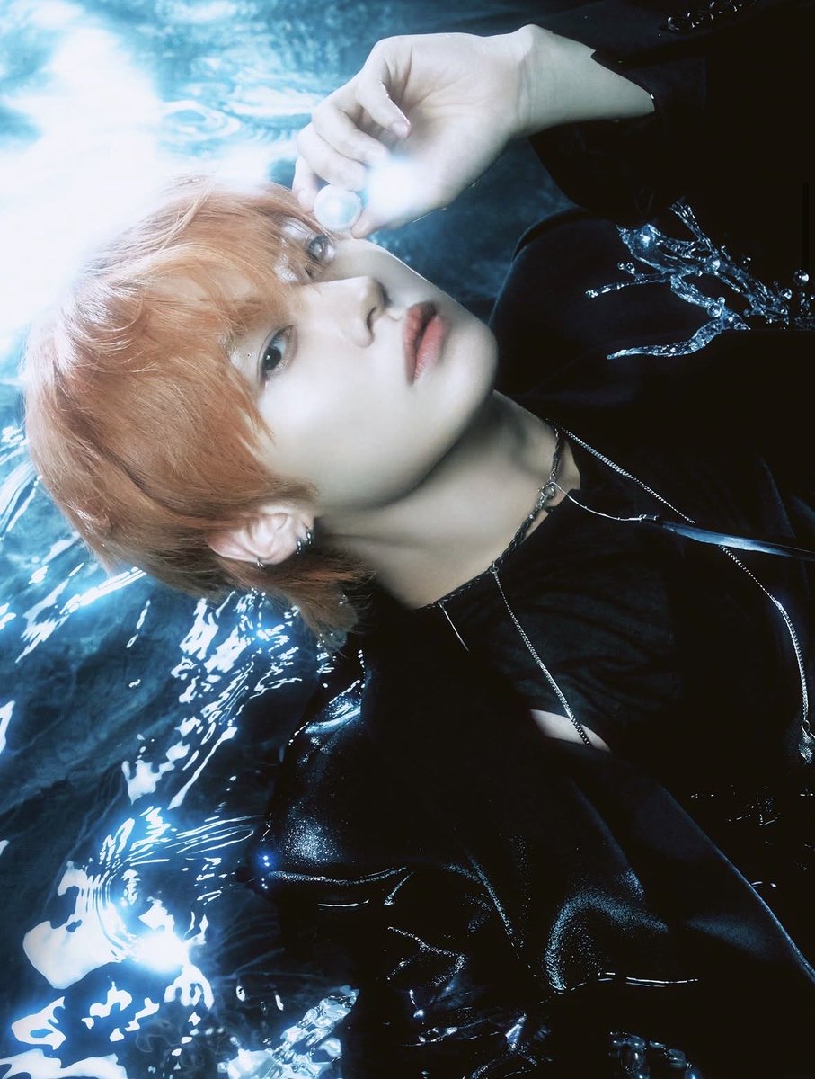 straykids_pt__'s tweet photo. 📸 Novas imagens teaser de SUIATSU! ✨🖤🤍

#SUIATSU #スキズ #スキズ_4th_Mini #StrayKids #YouMakeStrayKidsStay @Stray_Kids_JP https://t.co/E89ExugfgQ