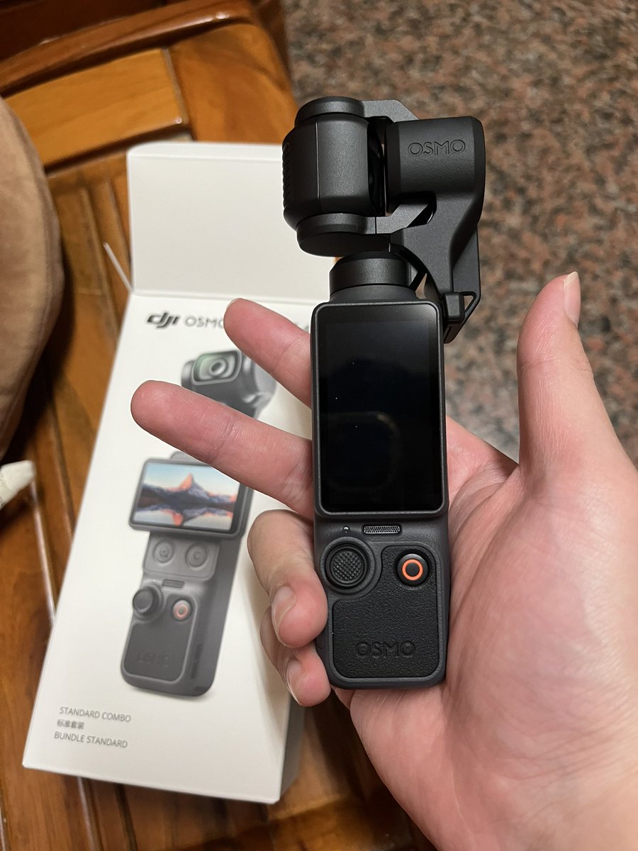 hanhan2288's tweet photo. 新玩具到手٩(˃̶͈̀௰˂̶͈́)و

這樣遊行好像可以到處拍拍拍🤩 https://t.co/IKMk5ygjqe