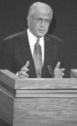 30YearsAgoWire's tweet photo. Last night in St. Petersburg ๐บ๐ธ Vice President Al Gore and Jack Kemp squared off in the only vice-presidential debate, with PBS's Jim Lehrer moderating at the Mahaffey Theater. Now it's back to the presidential race. #Debate96 #GoreKemp https://t.co/LrpUMjsIla