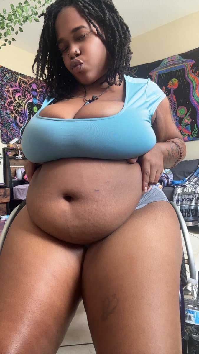 alumpyprincess's tweet photo. Do thick thighs actually save lives? https://t.co/VIs8MXGjcT