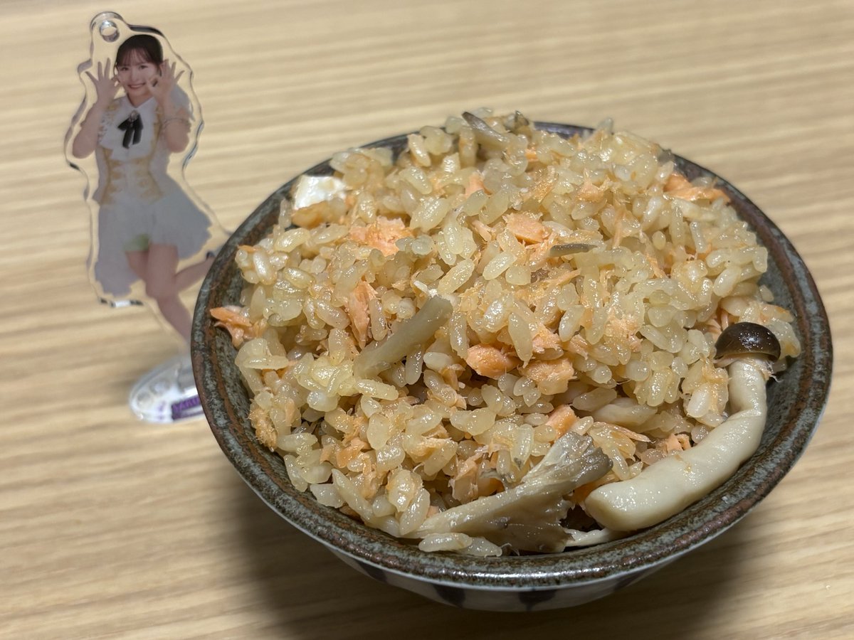 OSHIO0530's tweet photo. さくらちの鮭ときのこの炊き込みご飯 作ってみたけど、おいしすぎる！
また料理番組に出演してほしいな
#さかなの日 https://t.co/SP039HHeIa
