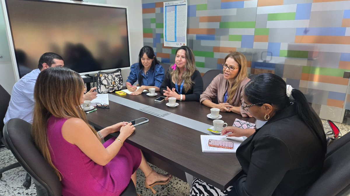 AuditoriaGen's tweet photo. La Gerencia Seccional III Cali y la Contraloría General de Santiago de Cali realizaron una mesa de trabajo con seguimiento a actividades desarrolladas por Comité de Control Social. Allí abordaron obras inconclusas y acciones articuladas que promueven la participación ciudadana. https://t.co/vQ5KH5nv2c