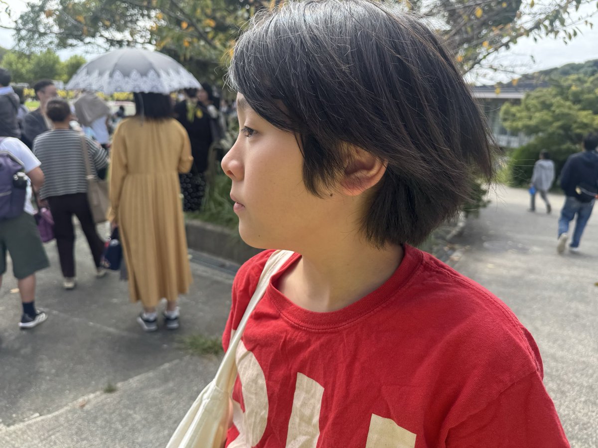 omichimai's tweet photo. 文章を黙読する時に
聞こえてくる声。

モモには
私の声が聞こえてるそうだ。

りんりんにも
「最近ちょっと
マイの声が聞こえる。」
そうだ。

もしそれが本当なら
本読みをこれまで続けてきて
良かった。

今夜は
『目の見えない人は世界をどう見ているのか』 https://t.co/zdgk28NoO7