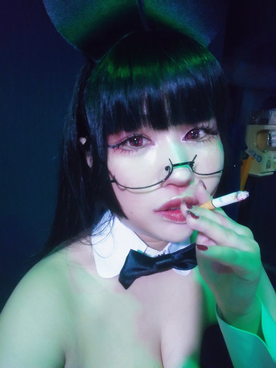 msk_102710's tweet photo. バニータバコ眼鏡の欲張りセット🐰🚬👓 https://t.co/uPzaeTScG6