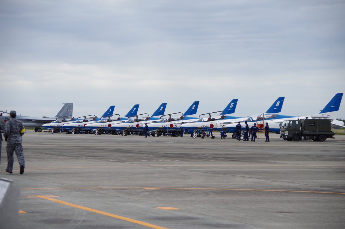 mako_toy's tweet photo. 日曜の航空祭にせっかくカメラを持って行ったのに、動画で手いっぱいで20枚も撮影してなかった中から何枚か。
１：朝のブルーインパルス
２：石巻市の観光大使（石巻市のブース）
３：スペシャルマーキング仕様のF2
４：垂直尾翼のマーキング https://t.co/bcEtsfDiGh