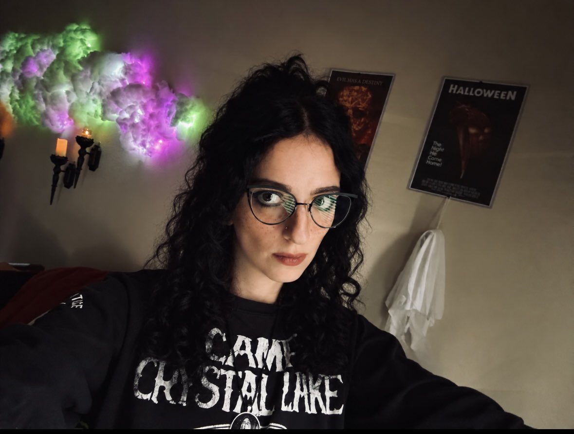 EmeraldHoneyTV's tweet photo. Live now after a much needed day off labeling and shipping paintings 👀🖤
Come smell the coffee! 
https://t.co/bBpfugpPIP https://t.co/6Vx4NFSgYf