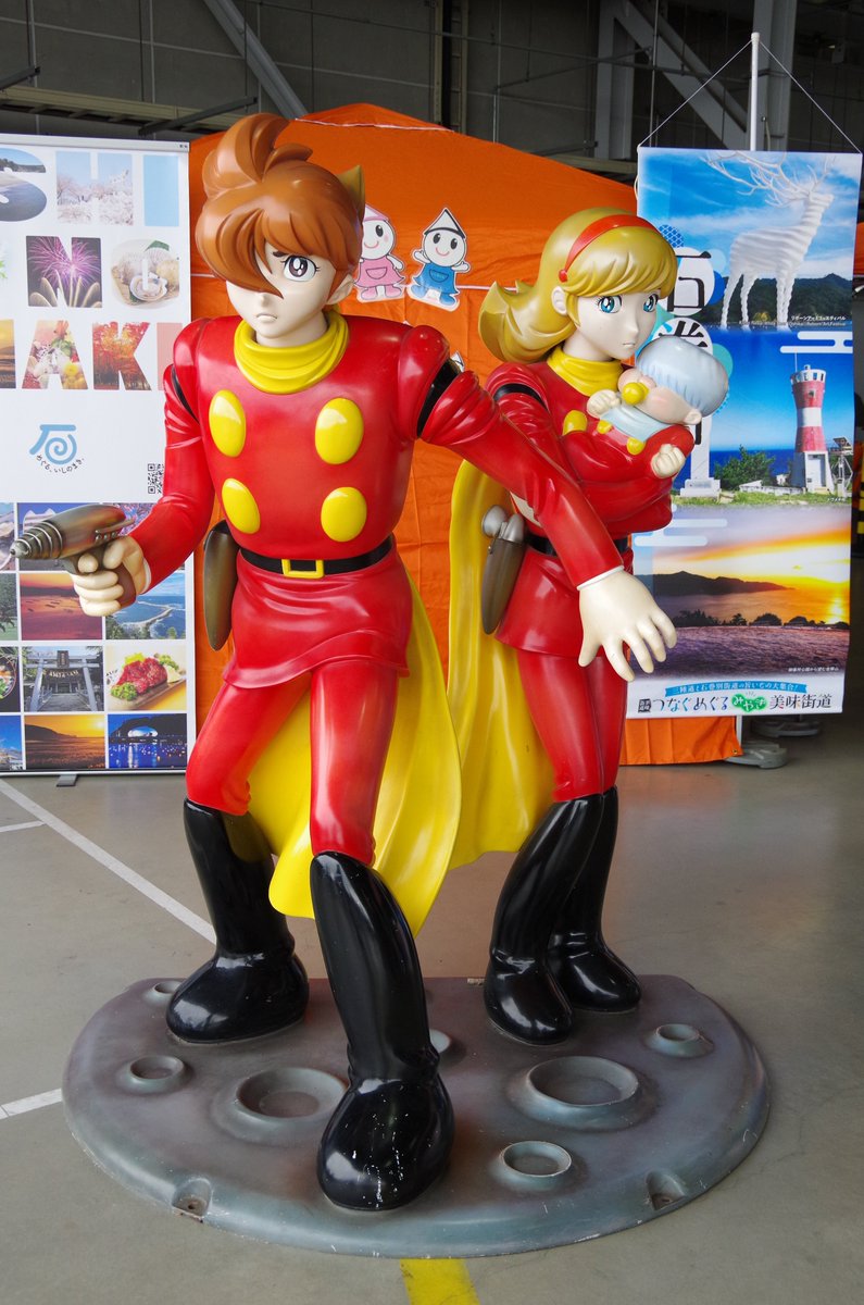 mako_toy's tweet photo. 日曜の航空祭にせっかくカメラを持って行ったのに、動画で手いっぱいで20枚も撮影してなかった中から何枚か。
１：朝のブルーインパルス
２：石巻市の観光大使（石巻市のブース）
３：スペシャルマーキング仕様のF2
４：垂直尾翼のマーキング https://t.co/bcEtsfDiGh