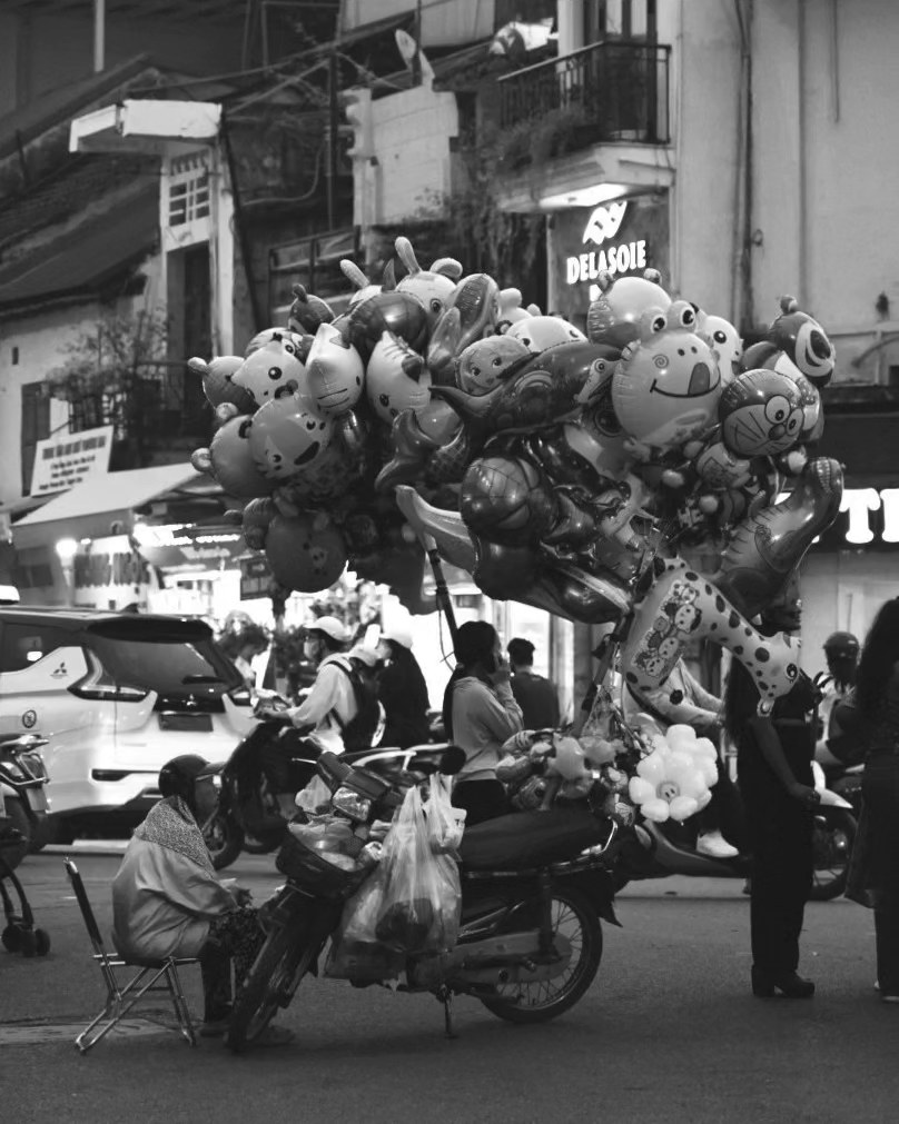 Liseth_galu13's tweet photo. Lost in Hanoi, one frame at a time. https://t.co/SKW2adVOMf