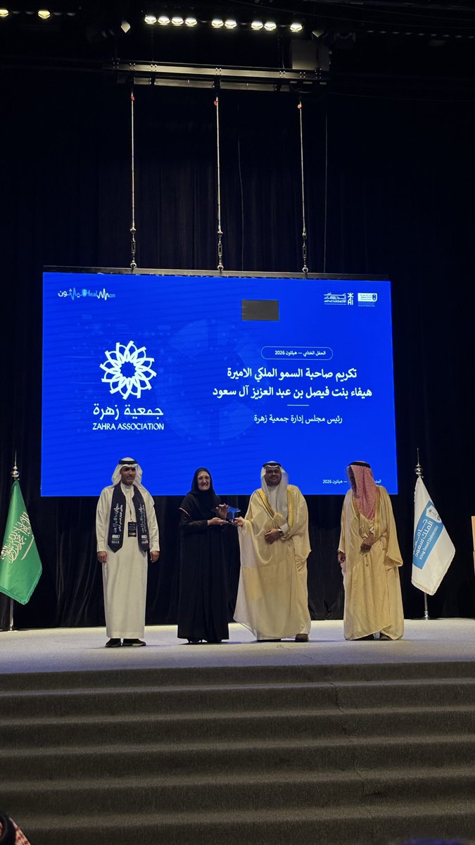 6vyuv's tweet photo. من أجمل التجارب وأكثرها إثراءً! 🌟
فخور بمشاركتي في هاكثون #هيلثون، تجربة تعلّمت منها الكثير وتوسّعت معها مداركي بمهارات ابتكارية جديدة.
كل الشكر والتقدير لـ @SmKabrah على جهوده ودعمه الثمين لنا؛ توجيهه وخبرته الواسعة كانت لها الأثر الأكبر.
باذن الله مجرد بداية لرحلة طموحة❤️ https://t.co/LAEhfoStpt