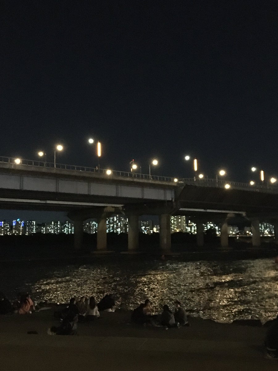 pxpcxrn35's tweet photo. 이제 한강 가기 추운 날씨가 됨 ㅜ ㅜ 
ㄹㅇ 갔다가 얼어 뒤질뻔 https://t.co/4HuIWGCnlj
