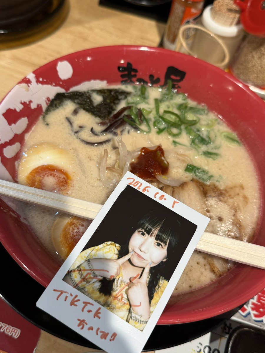 aotakatsuno's tweet photo. 飯屋閉まりすぎてたからラーメン食べて帰る https://t.co/fuTBcaNHTS