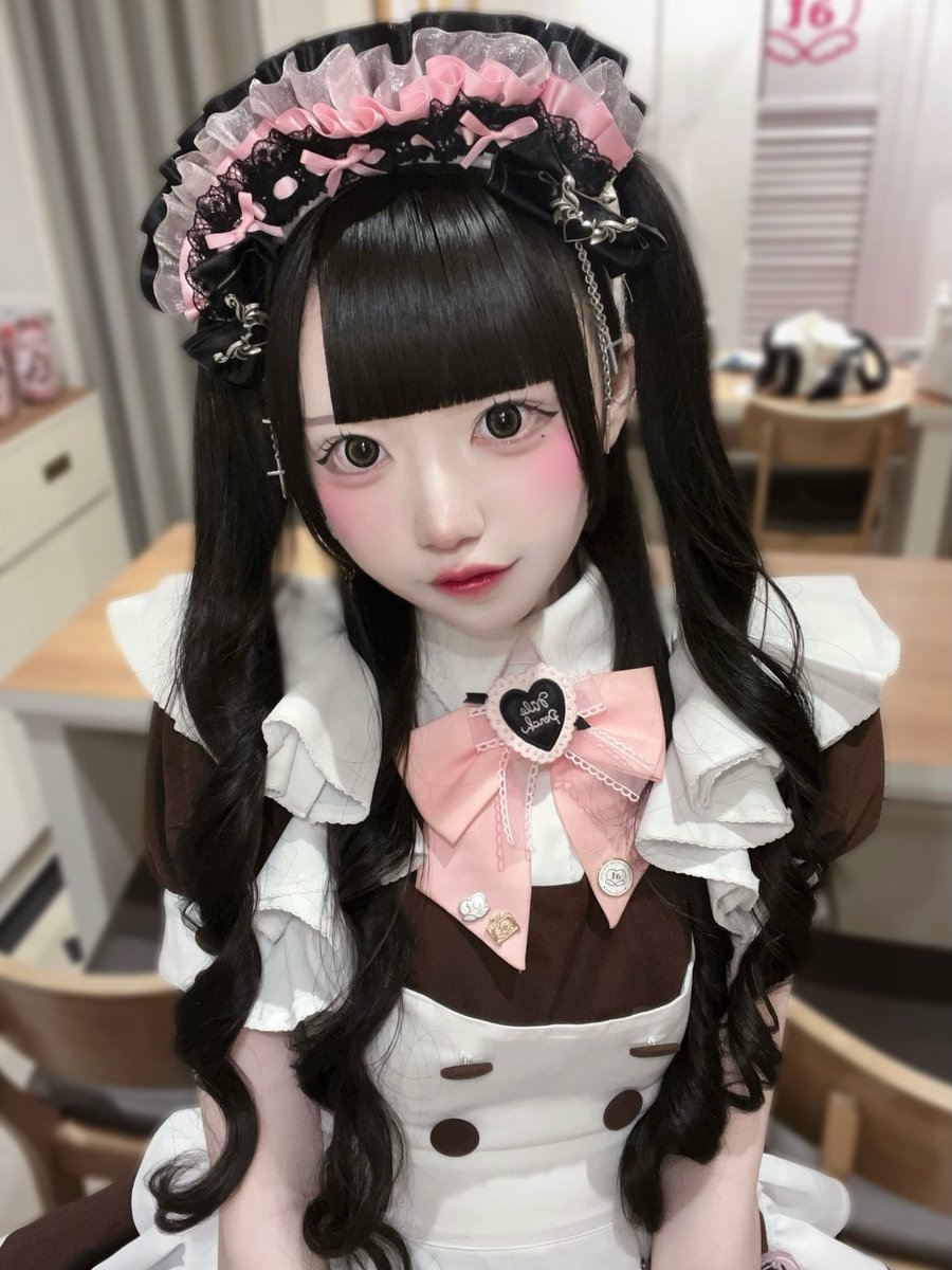 maid_chisato1's tweet photo. ⬅️新人メイド(2023)　正メイド(2026)➡️

姫カットとアニメラインをやめたᐡᴗ ᴗᐡ
まだまだかわいくなりたい🎶 https://t.co/4sAA4CjT5X