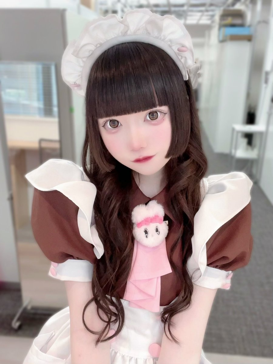 maid_chisato1's tweet photo. ⬅️新人メイド(2023)　正メイド(2026)➡️

姫カットとアニメラインをやめたᐡᴗ ᴗᐡ
まだまだかわいくなりたい🎶 https://t.co/4sAA4CjT5X