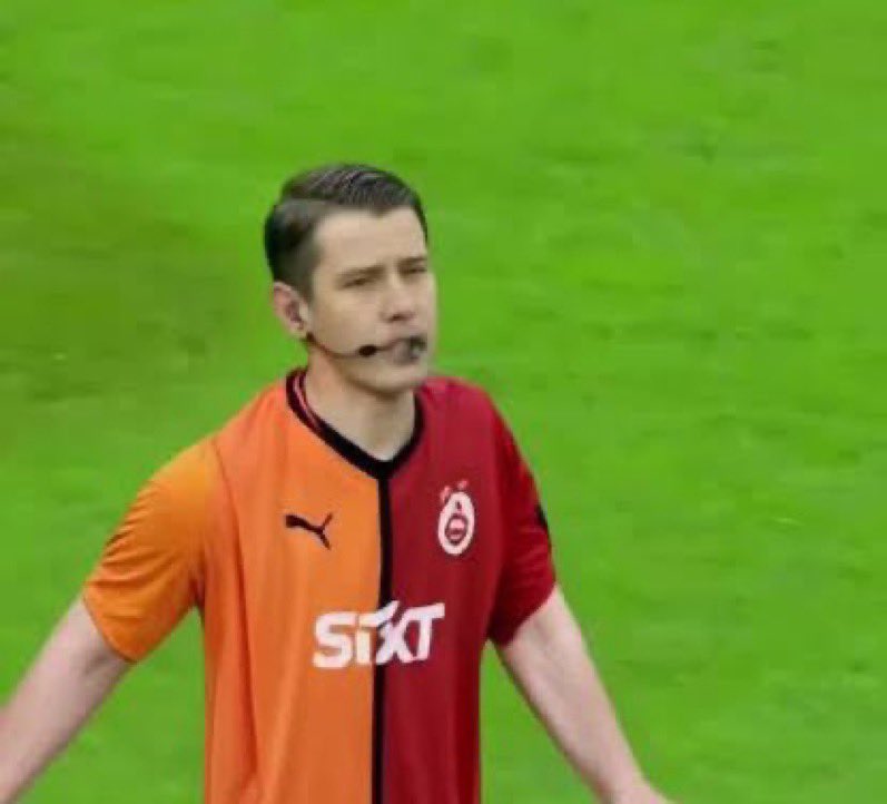 FenerSports_tr1's tweet photo. Asıl incelenmesi gereken 4 hakem var 

-Cihan Aydın

-Atilla Karaoğlan

-Zorbay Küçük

-Kadir Sağlam

Bu işi 1 hakeme yıkıp diğerlerini incelemeyi bırakırsanız, bu sadece sus payı olur. Bu dava samimiyse bu alçak şerefsizlerde incelenmeli. https://t.co/f5aP1k77C8