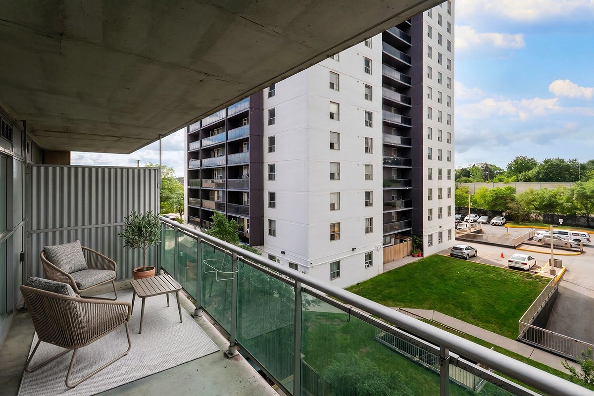 360virtual's tweet photo. Bright 650+ sq.ft. 1+1 bedroom suite in a quiet low-rise complex backed against the Humber River in a prime location directly across from the Superstore at Hwy 401 &amp; Weston....

$299,900 | MLS W13813762

#TorontoCondos #TorontoRealEstate #CondoPhotography #RealEstatePhotography https://t.co/sVu2efg2lu