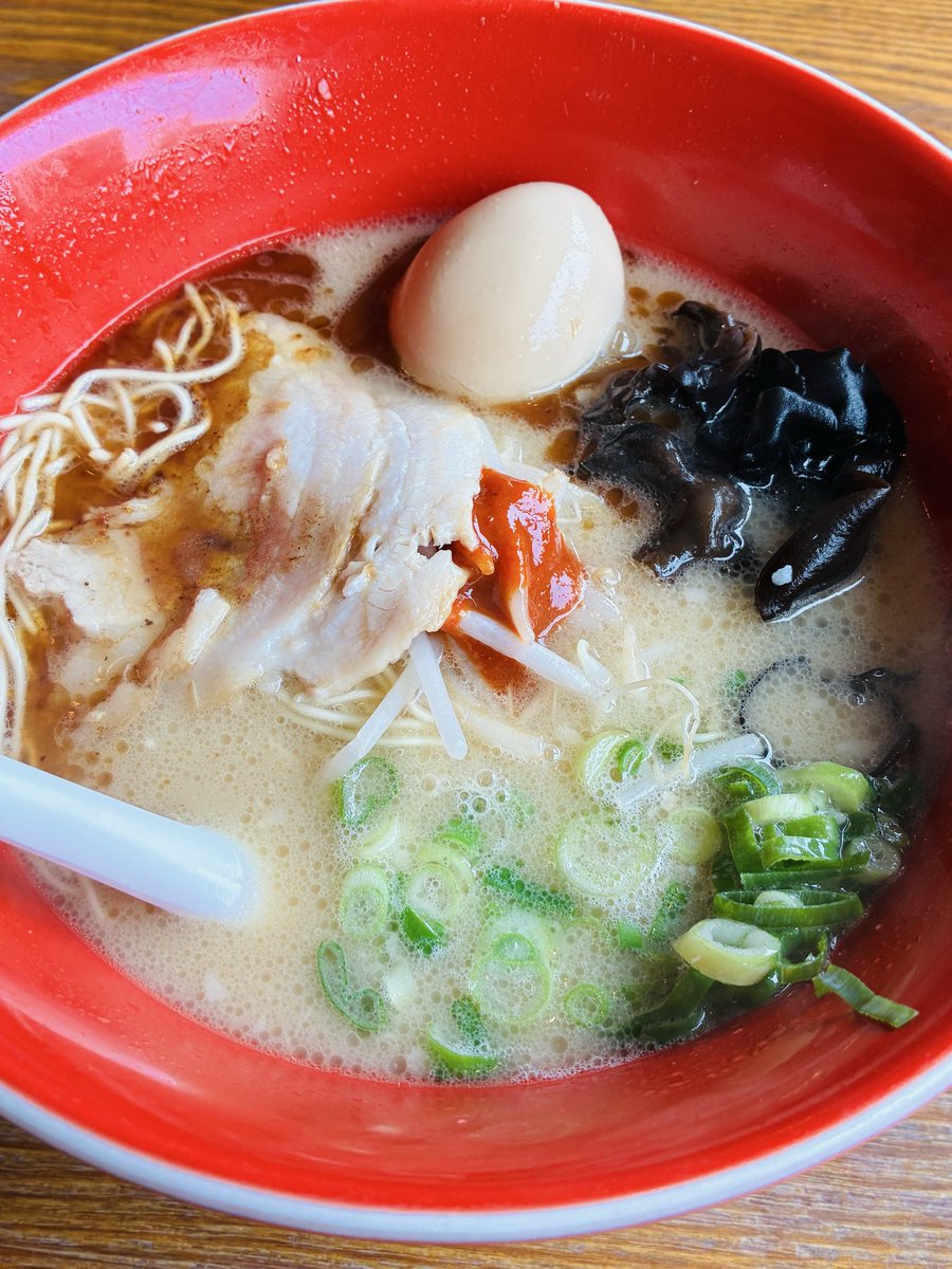 HAL_SHENA's tweet photo. 今日の昼食は、我馬の赤うまラーメン🍜
久しぶりに食べたけど、美味しかったです！ https://t.co/Q5DWe9eihM