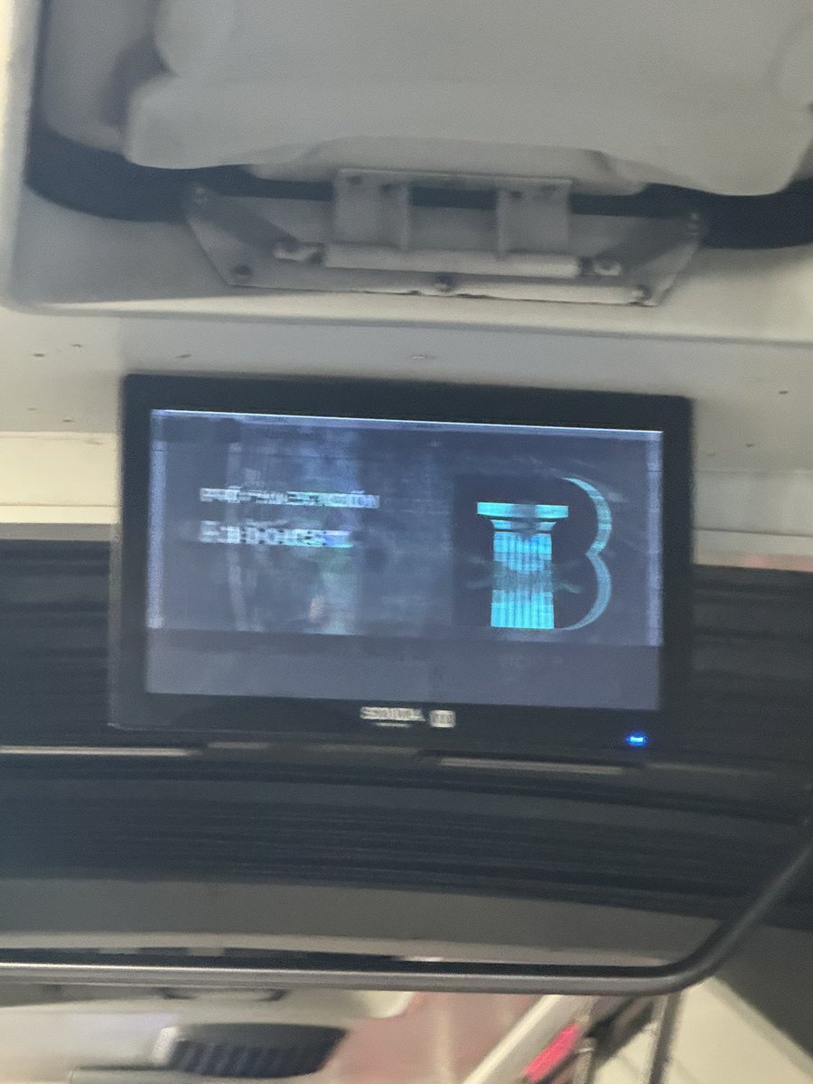 88eiva's tweet photo. @MetrobusCDMX Unidad RECSA-1091-B, parece tener la pantalla dañada https://t.co/xd6LBapcO0