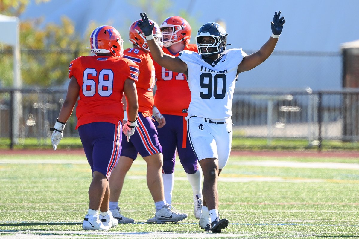 Firstteamphoto's tweet photo. My full gallery of images for @BomberSports from the @IthacaBomberFB at @HobartFootball game played on 10/3

📷: https://t.co/jbA6jvrZgP

#OneBeat | #GoBombers https://t.co/c6xVE8xqfo