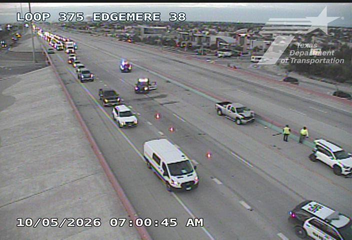 DianaGomezTV's tweet photo. 🚨Traffic Alert: Heading out soon? Watch for these 2 crashes causing major congestion on Loop 375.
📍Loop 375 north at Edgemere, left lane and shoulder blocked.
📍Loop 375 north at Montana, expect lane closures.
#EPTraffic #Roadways #CrashAlert #ElPasoTexas #TxDOT https://t.co/JYF0r3uGVN