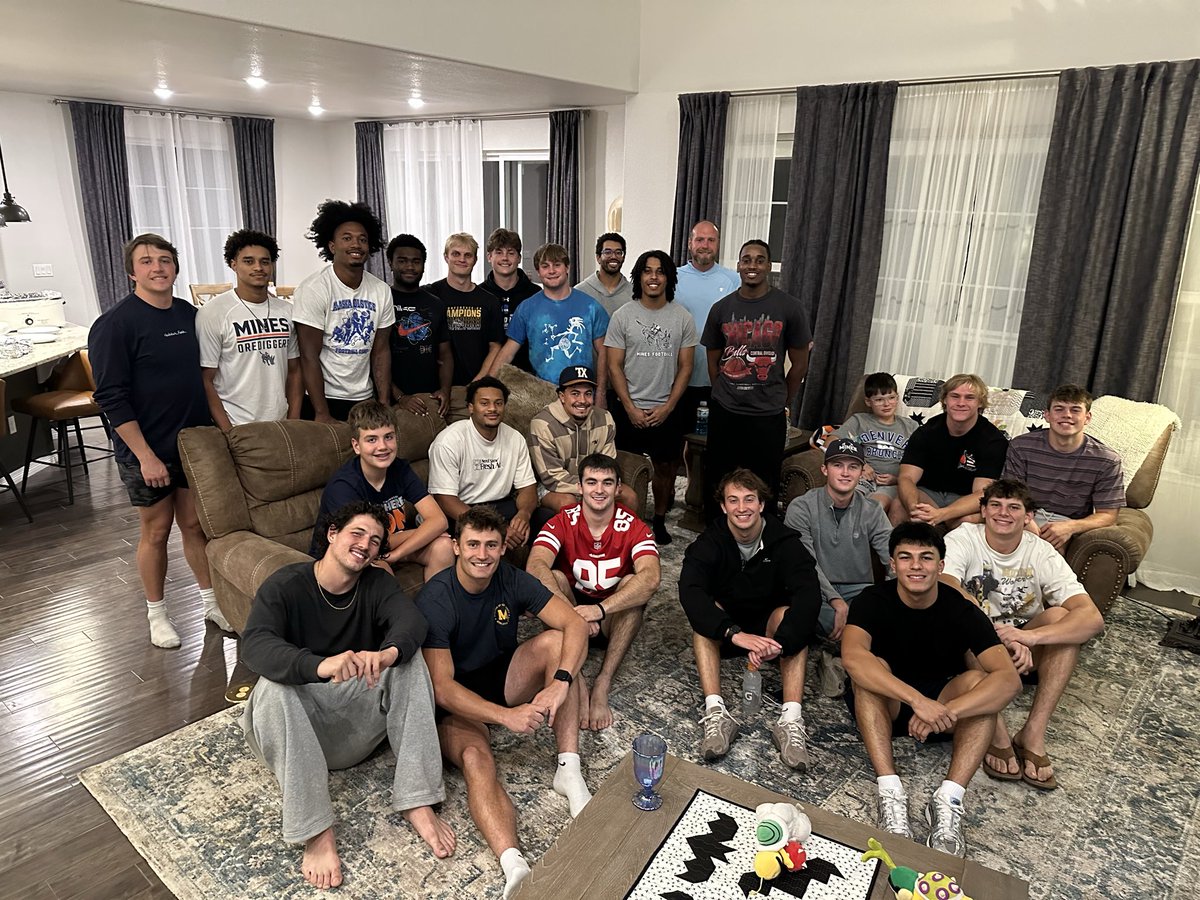 COACHMCLAU's tweet photo. DBs ate well last night! Great to have them over and hang out! #Crew https://t.co/QXLBtbfAeE