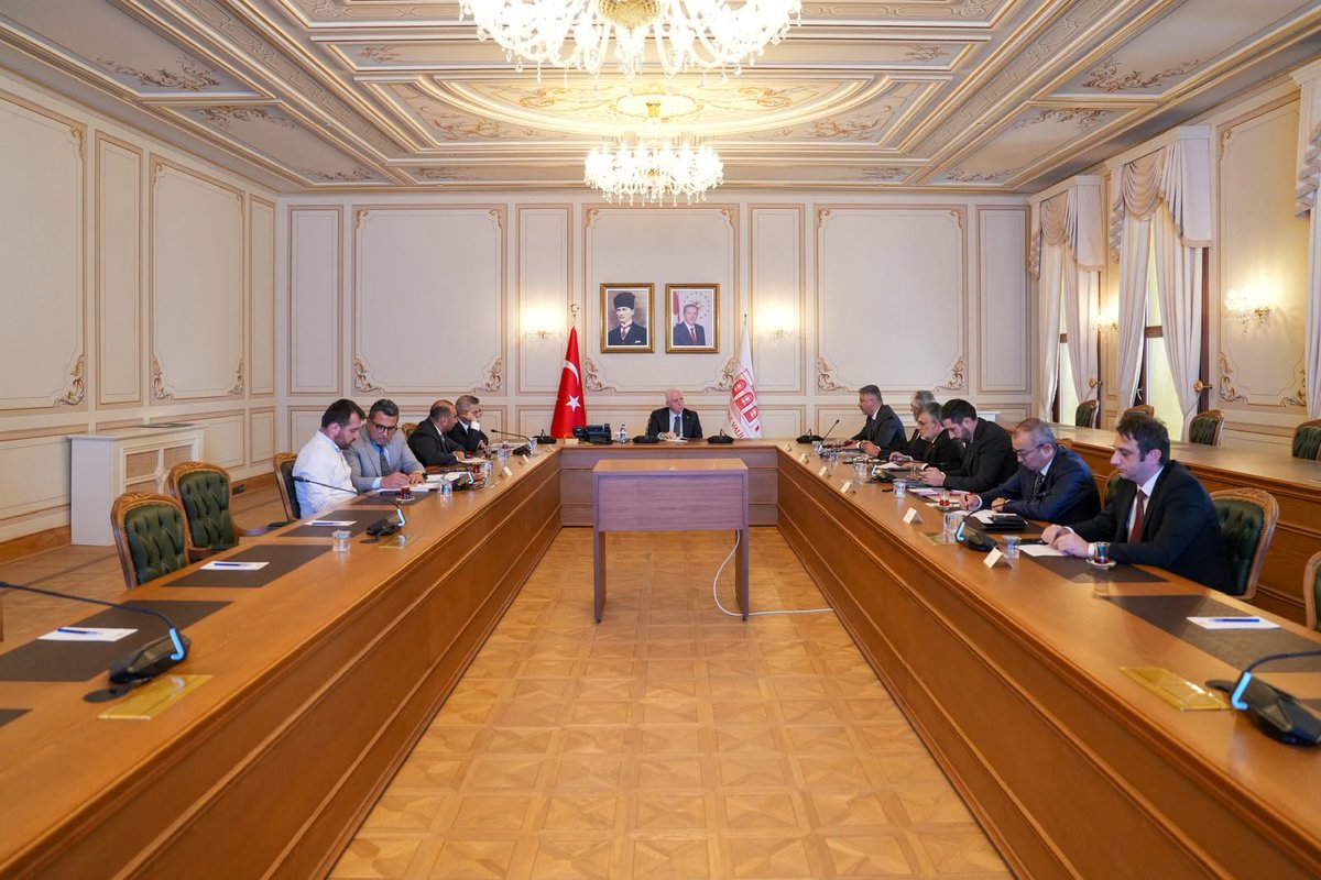 TC_istanbul's tweet photo. Restorasyon Çalışmaları Değerlendirme Toplantısı; Valimiz Davut Gül’ün başkanlığında, ilgili kurum temsilcilerinin katılımıyla düzenlendi.

Toplantıda;

✅ Yadigâr Projesi kapsamında İstanbul’umuzda yürütülen restorasyon çalışmalarının mevcut durumu ve planlanan çalışmalar değerlendirildi.

@gul_davut

📍İstanbul Valiliği