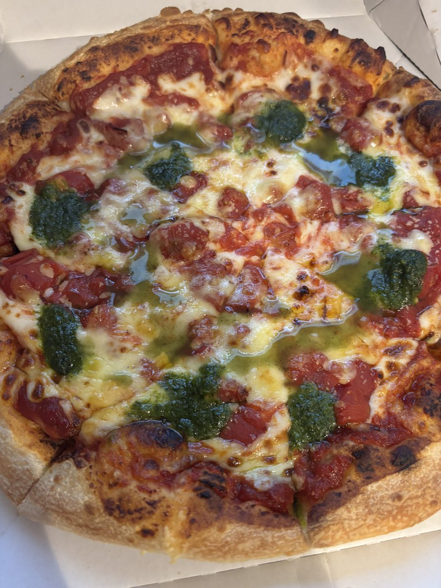 rowrawrowraw's tweet photo. ピザハットマルゲリータ。アプリからの注文なら12月7日まで毎日600円です。食べましょう🍕 https://t.co/JnK0cv8mwR