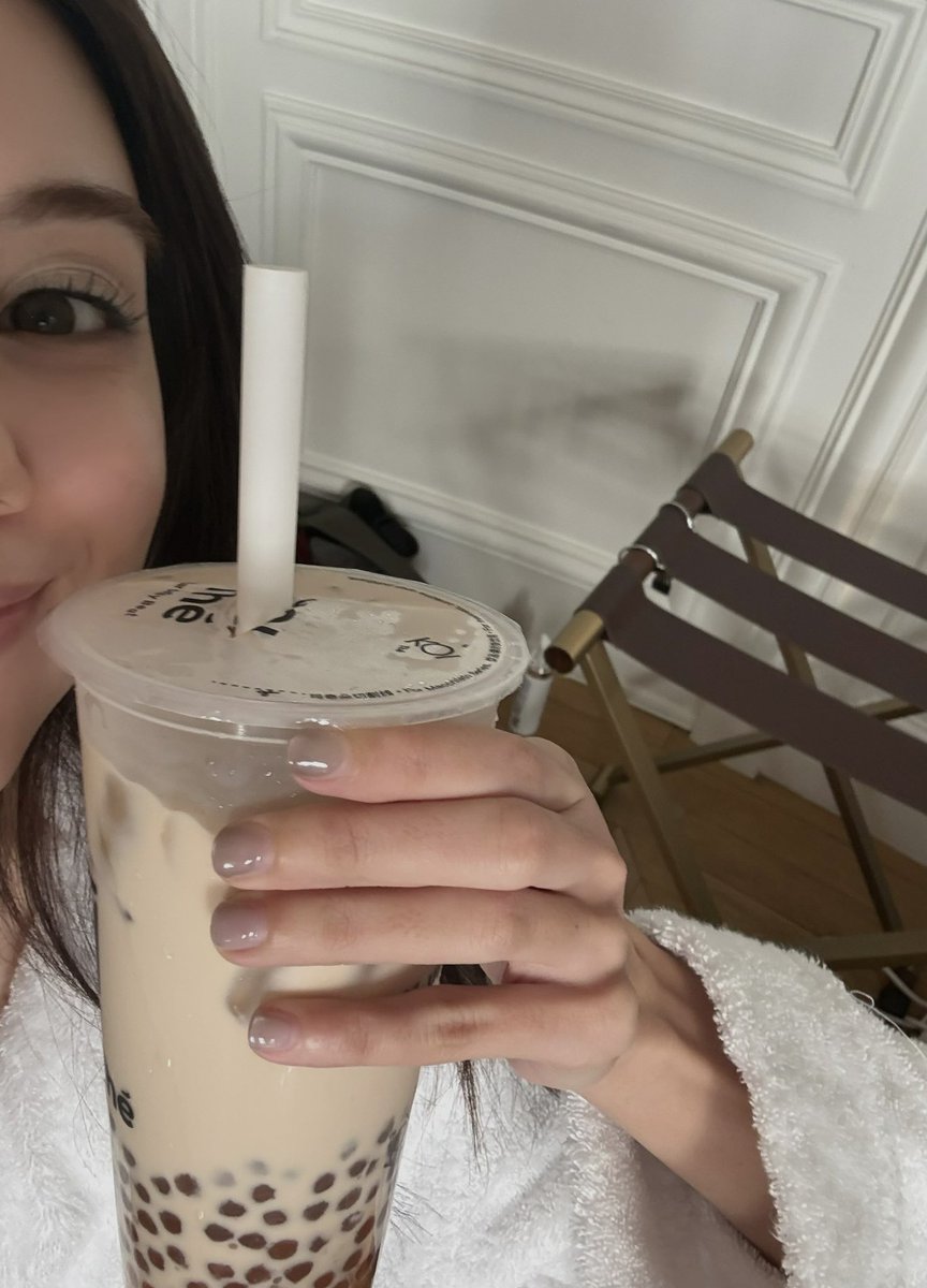 lena__lorena's tweet photo. ลลีบูสแล้ววววว ทุกคนบูสรึยางงงงงง😆😆😆 

@CHANEL 
#CHANELSpringSummer 
#CHANEL #PFW  
#CHANELSS27xLenaMiu 
#LalinaLena https://t.co/CZUZvVhh3N