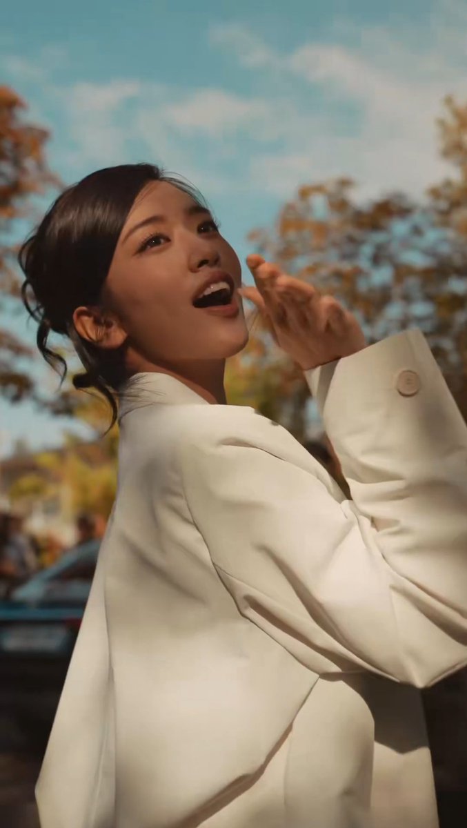 pawroses's tweet photo. "No white required" but they gave Yujin a WHITE! 😭 Special treatment for the main event! 😎

#YUJINxLacosteSS27
#ANYUJIN #LacosteSS27 
#LACOSTE #PFW https://t.co/24CEh6y3YI