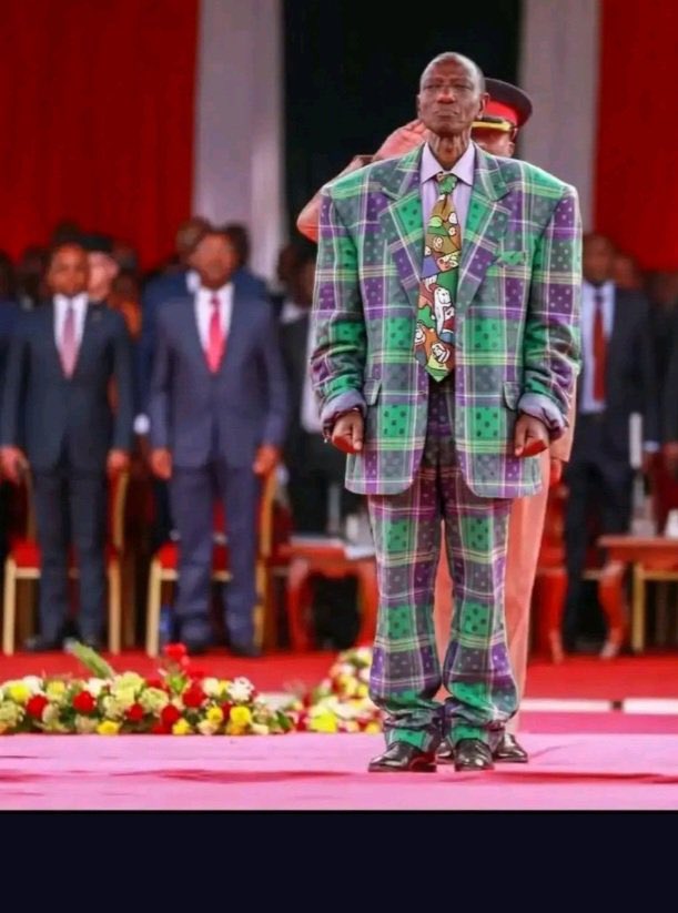 polo_kimanii's tweet photo. South African president.     Vs       Kenyan plesdent https://t.co/uDnLX3Xgb2