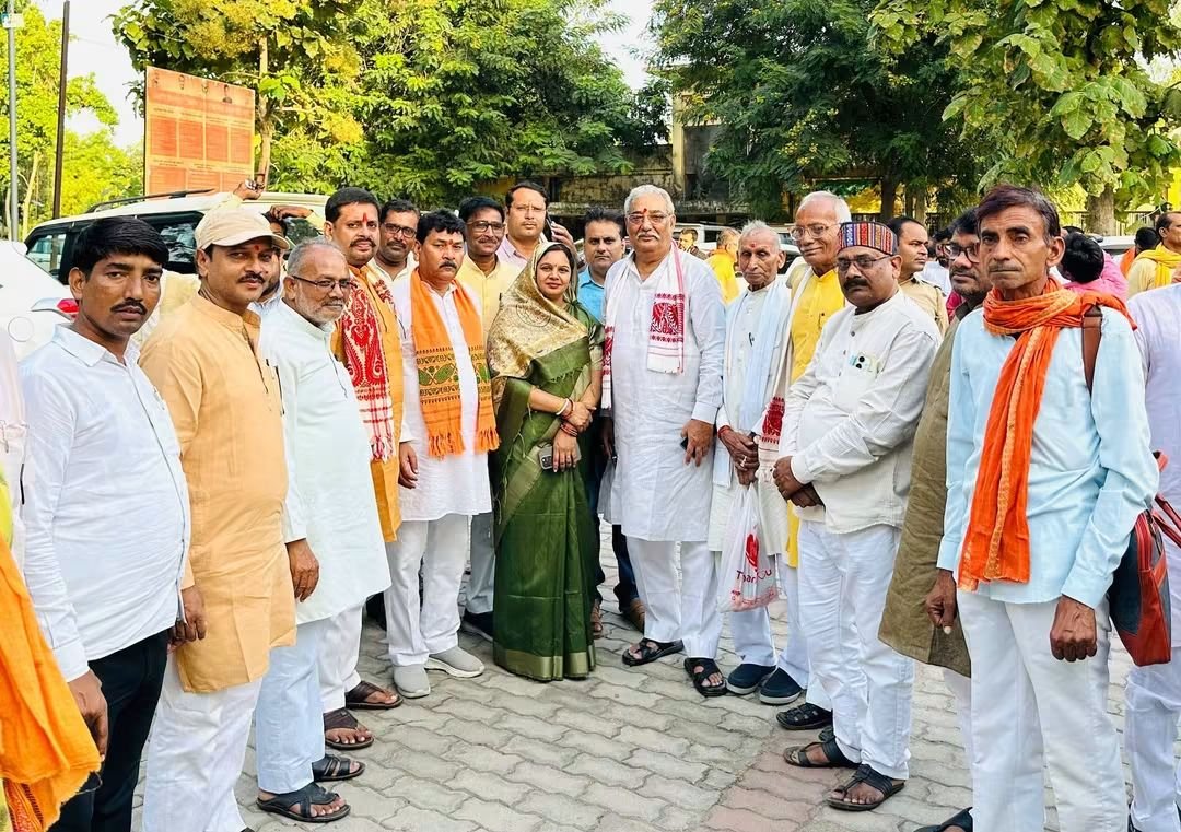 mishrakuldeep52's tweet photo. आज विधानसभा नरैनी मे ..प्रयागराज झांसी निर्वाचन खण्ड में स्नातक एम एल सी निर्वाचन को लेकर आयोजित महत्वपूर्ण योजना बैठक रहना हुआ.....
संगठन की शक्ति — कार्यकर्ता की सक्रियता।
स्नातक निर्वाचन में विजय का संकल्प।
@BJP4UP @BJYM https://t.co/Im0qUEqTDy