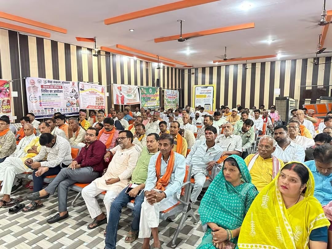 mishrakuldeep52's tweet photo. आज विधानसभा नरैनी मे ..प्रयागराज झांसी निर्वाचन खण्ड में स्नातक एम एल सी निर्वाचन को लेकर आयोजित महत्वपूर्ण योजना बैठक रहना हुआ.....
संगठन की शक्ति — कार्यकर्ता की सक्रियता।
स्नातक निर्वाचन में विजय का संकल्प।
@BJP4UP @BJYM https://t.co/Im0qUEqTDy
