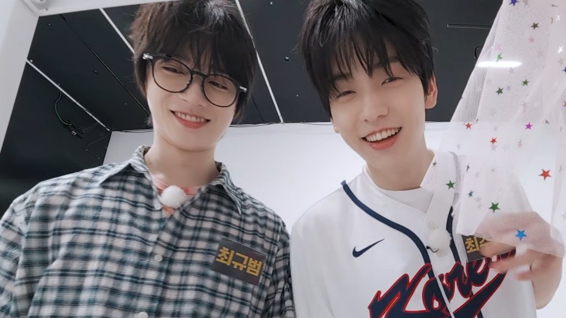 junniemowa's tweet photo. ☹️☹️☹️☹️☹️☹️ thank god theyre in love https://t.co/oACAdJn9n5