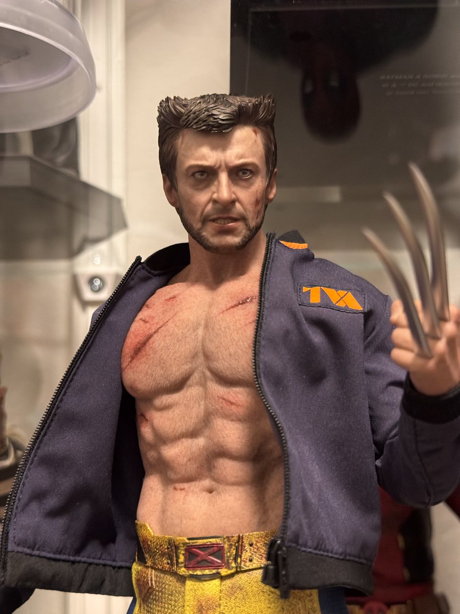 ointby85217's tweet photo. マーベルの段の主役はムーンナイトとジャケットウルビー。
ヴィラン棚ではニーガンとフリーズ。
ニーガンのジッパーをいじくり倒してるときにはずれたフェイクジッパーとフリーズのマスクの接続パーツを早速接着剤で修理😞
#ホットトイズ
#HotToysCollectibles
#Hottoys
#onesixthscale
#INART https://t.co/jkEHhIw1PI