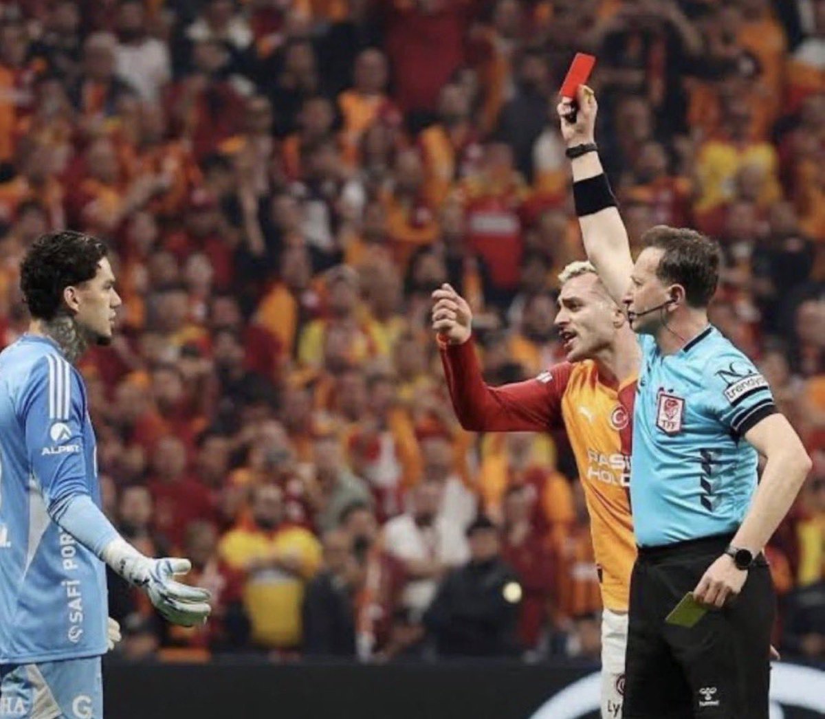 SerkanGazioglu's tweet photo. “Sözde, Galatasaray’ı en çok doğrayan hakem Yasin Kol..” https://t.co/uOlkvBqWqS