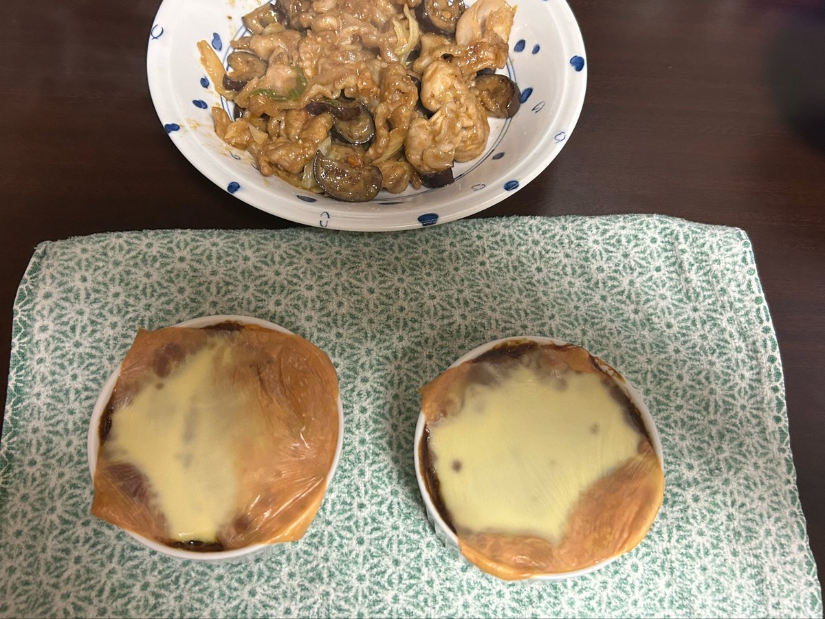 Ten_Timer's tweet photo. 茄子カレーパスタグラタンとナスと豚の味噌炒め
でけた https://t.co/DJopueQaOJ