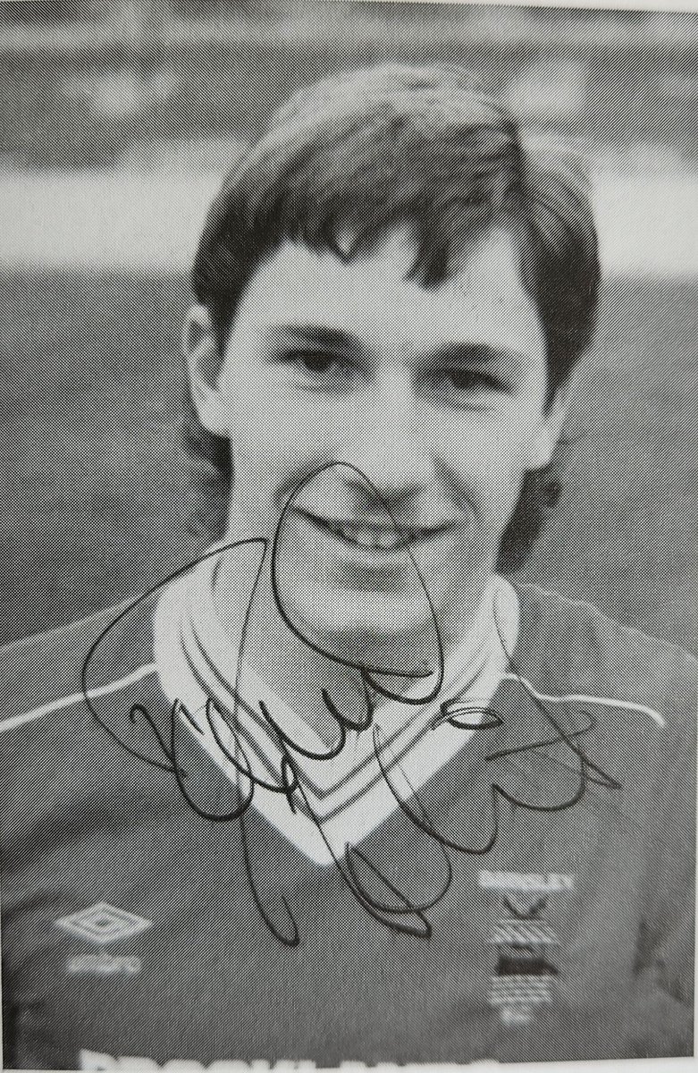 BarnsleyFCOTD's tweet photo. On this day in 1985, Barnsley played leaders Portsmouth at Oakwell in Division 2. A mediocre performance resulted in a 1-0 defeat. The bright spot was 17 year old David Hirst in just his 5th first team appearance. #ManchesterUnited were amongst the clubs at the game watching him. #BarnsleyFC #DavidHirst