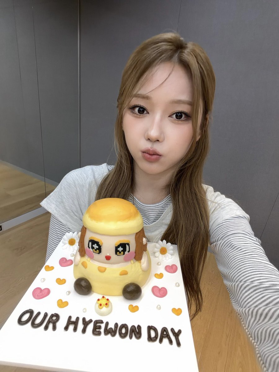 OBD_offcl's tweet photo. #OBDsDAY
261005 #HAPPY_HYEWON_DAY

#신혜원 #SHINHYEWON
#OURBIRTHDAY #OBD https://t.co/cxV5i7Z4pc