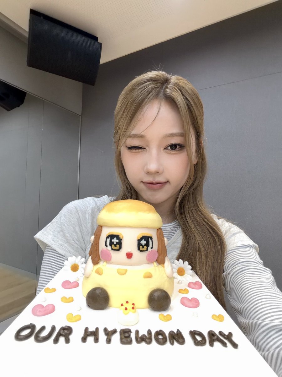 OBD_offcl's tweet photo. #OBDsDAY
261005 #HAPPY_HYEWON_DAY

#신혜원 #SHINHYEWON
#OURBIRTHDAY #OBD https://t.co/cxV5i7Z4pc