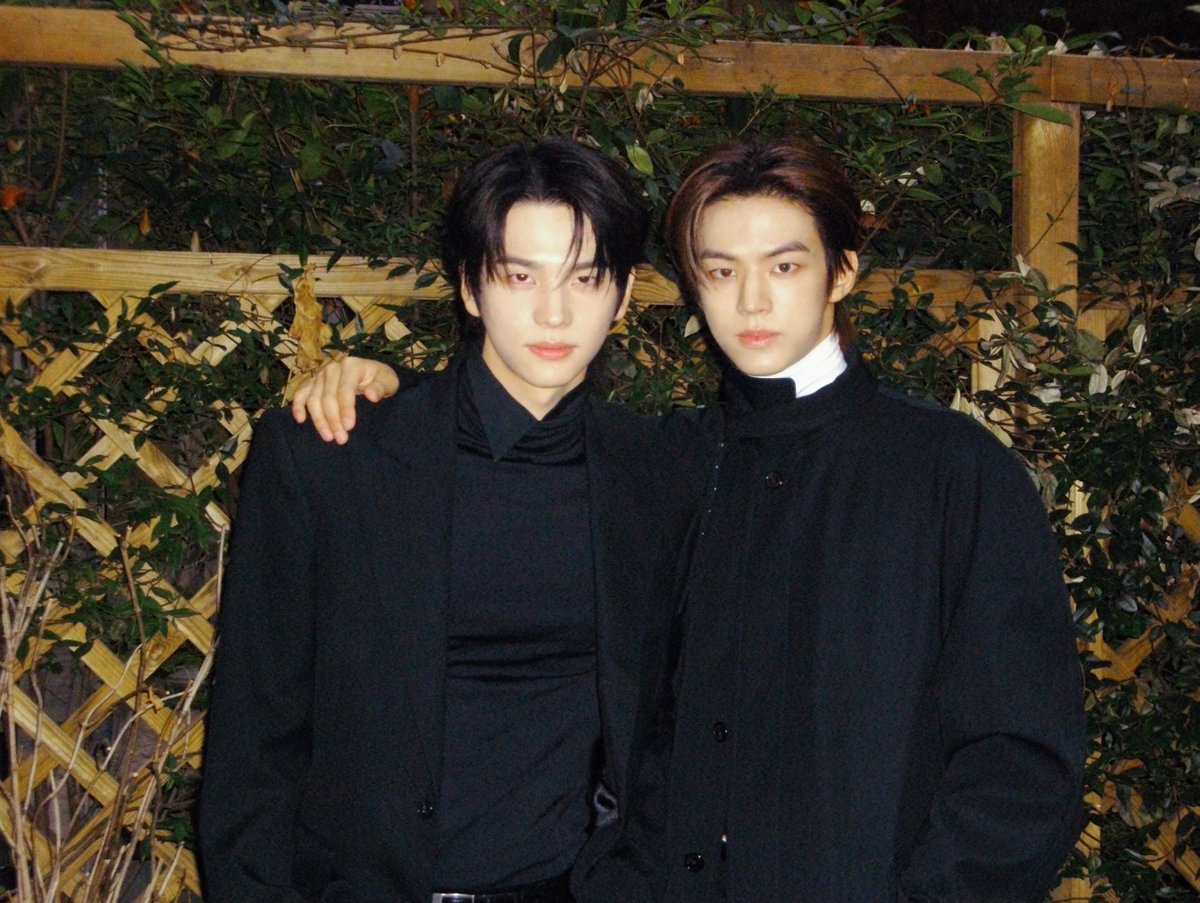 031107x050130's tweet photo. 261005 공식 인스타 게시물

🖤🖤 https://t.co/O6zRJdS2U1