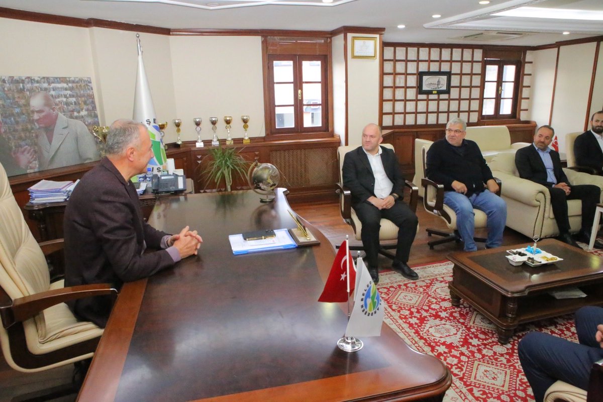 EnverAtagun's tweet photo. Ardeşen Ticaret ve Sanayi Odası Başkan Adayı Atilla Kulaber ve yönetim kurulu ekibini belediyemizde

Başkan adayı Atilla Kulaber’e ve ekibine bu süreçte başarılar diliyor,çalışmalarının Ardeşen’imiz için hayırlı olmasını temenni ediyoruz. https://t.co/Lpn2pKxsc4