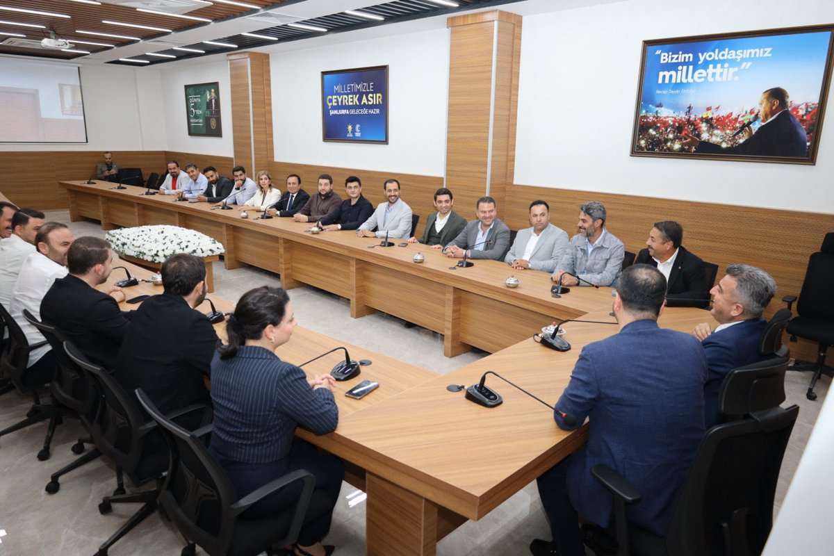 FBozdag63's tweet photo. Karaköprü İlçe Başkanımız Sn. Av. Orhan Çelik, Kadın Kolları Başkanımız Sn. Makbule Oruç,AK Parti Grup Başkan Vekilimiz Sn. Faruk Bayuk, Belediye Meclis Üyelerimiz ve ilçe teşkilatımızla birlikte;

İl Başkanımız Sn. M. İlhami Günbegi’ni ziyaret ederek İl Binamızın Teşkilatımıza Şehrimize Hayırlara Vesile Olması temennisinde Bulunduk. 

@avyusufibis @bybekirbozdag @osmannazlier @milhamigunbegi @fatihseyrekk @furkankucukk_ @avorhancelik @Makbulee_Oruc 
@farukbayuknet