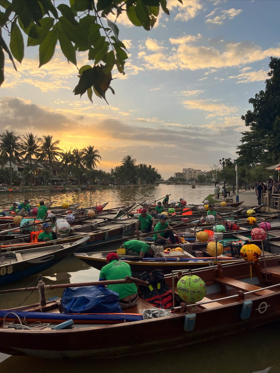 OOODavidOOO's tweet photo. (PART 2) Less scared of riding, I picked up my friend and drove us 45km to Hoi An. We made it back on one battery, and an old man was shocked a foreigner was driving while my Vietnamese friend rode behind. https://t.co/5mISVmD1rT
