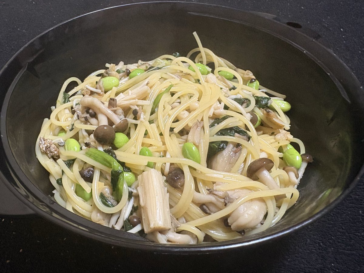 HAKATA0205's tweet photo. 夜ごはん。

キノコたっぷり和風パスタ
ぶなしめじ
えのき
枝豆
あさり

#フライパンにぶち込むだけ
#ダイエット
#ダイエット飯
#ズボラ
#時短
#多分痩せる、、。 https://t.co/NS9m2c9rOo
