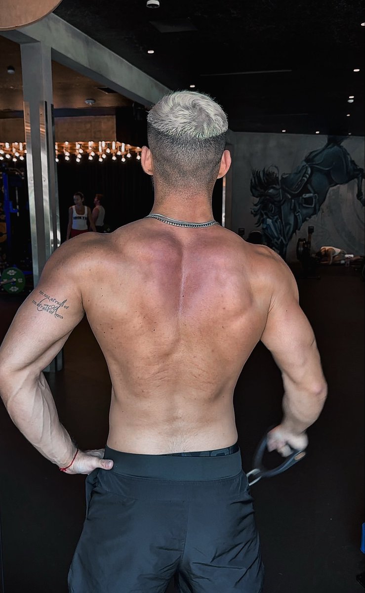 MykhailoMusic's tweet photo. Being fit is not only to look hot shirtless but also it teaches you discipline, following the routine and still keep going no matter what😌 https://t.co/DrLH6l6UXB